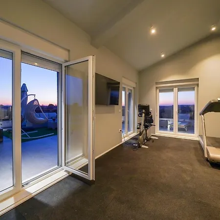 D-palace Vikendica *