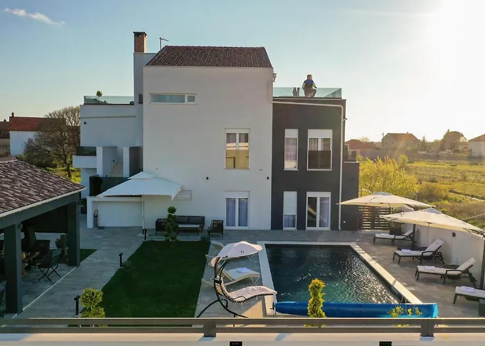 D-palace 펜션 Zarovic